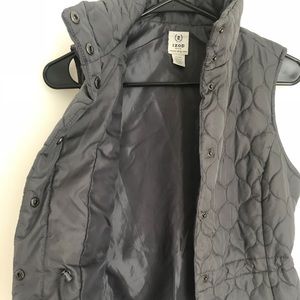 Izod puffy vest with cinch waist